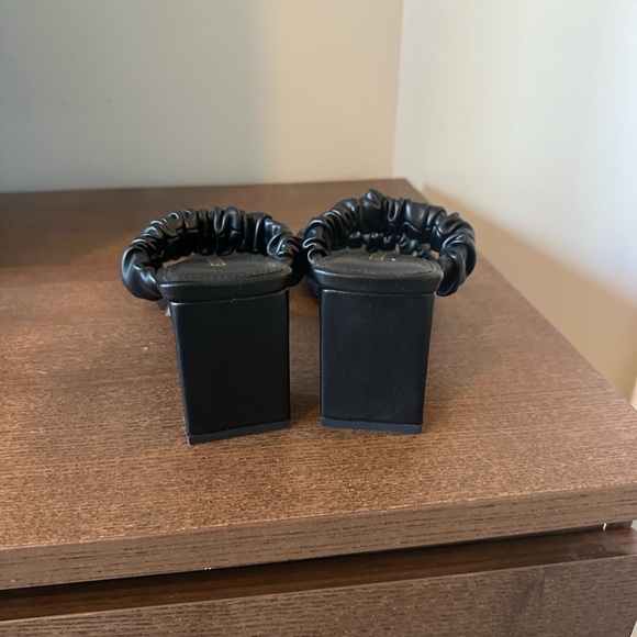 Express Women’s Block Heeled Sandals, Size 7.5, Black - Picture 4 of 5